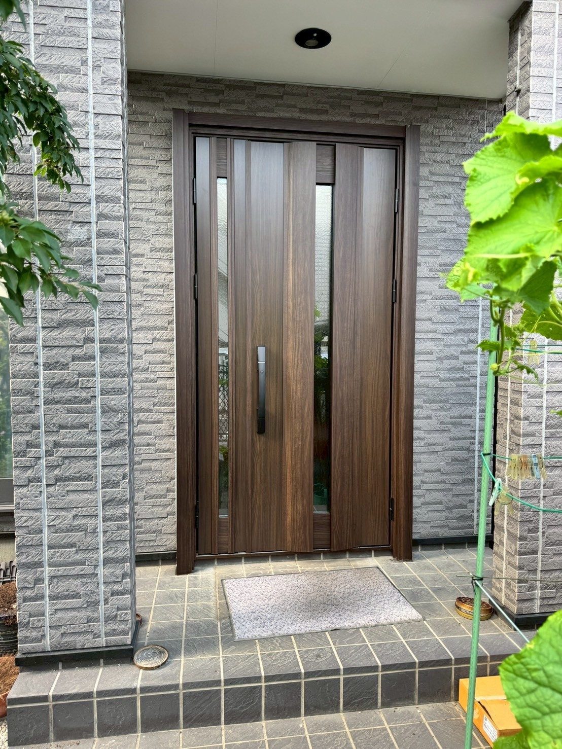 玄関ドア交換（戸建・親子ドア） 施工後
